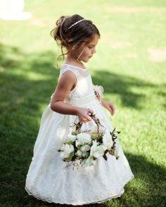 نباتات منزلية, Napa Valley Wedding, Romantic Garden Wedding, Flower Girl Hairstyles, Flower Girl Basket, Wedding Flower Girl, Romantic Garden, Bridesmaid Flowers