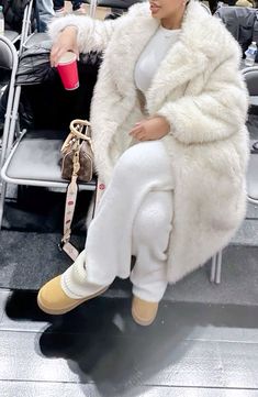 Snow Baddie Outfits, Sophisticated Winter Outfits, Big Coat Outfit, Airport Winter Outfit, Fall Outfits Baddie, Mantel Outfit, Trendy Outfit Ideas, Best Winter Outfits, Winter Fashion Outfits Casual