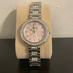 Womens Fossil Watch Brand New With Tags. Silver With Pink Plate Inside Fossil Watches Women Silver, Y2k Watch, Watch Women Silver, Elegant Watches Women, 33 Birthday, Pink Plate, Silver Watches, Pretty Watches, Fossil Watches Women