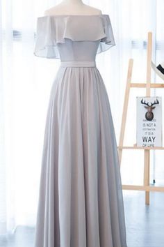 Beautiful Dresses of All Kinds, Luxury and Dazzling | Ruby Outfit | Luulla Off Shoulder Bridesmaid, Gaun Abad Pertengahan, Off Shoulder Bridesmaid Dress, Wedding Party Dress, Cute Prom Dresses, Pretty Prom Dresses, Grad Dresses, Cocktail Dress Lace, Style Wedding