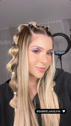 Carnaval Makeup, Hair Down Styles, Barbie Hairstyle, Peinados Hair Styles, Rave Hair, Vacation Hairstyles, Cook Dinner, Festival Hair, Hair Stylist Life