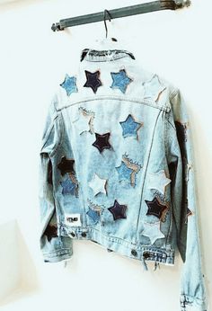 Diy Denim Jacket, Jean Jacket Outfits, Denim Ideas, Moda Jeans, Denim Diy, Painted Clothes, Jeans Diy