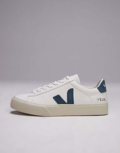 Schoenen van VEJA Vrije dagen vragen om sneakers Model met laag profiel Sluit met veters Gewatteerde kraag Kenmerkende VEJA-merktekens Loopzool van slijtvast rubber Gripprofiel met textuur Veja Trainers Women, Puma Cali White, Veja Trainers, Sneakers Design, Nike Air Max Jordan, Sacs Tote Bags, Flip Flop Boots, Leopard Print Baby, Baskets Adidas