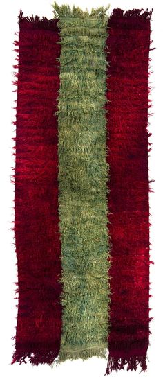 a red and green rug with fringes on the bottom, in two different colors