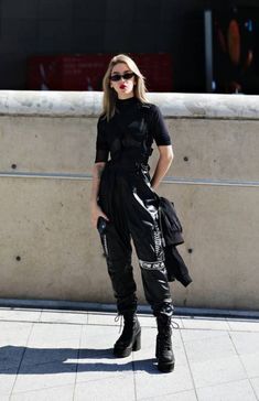 17 Ideas Fashion Week 2019 Korean #fashion Mode Edgy, Seoul Fashion Week, Seoul Fashion, Womens Fashion Edgy, Mode Inspo, Harajuku Fashion, Edgy Outfits, Outfit Casual, Grunge Outfits