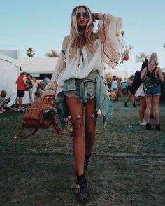 Day One ✔️ - N I N A S U E S S (@ninasuess) Bonnaroo Outfits, Coachella Outfit Ideas, Coachella Inspiration, Hipster Hairstyles, Look Boho Chic, Buckle Booties, Summer Outfits For Teens