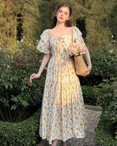 Classic Vintage Outfits For Women, Floral Dress Aesthetic, Twin Outfit, Primavera Outfit, Sewing Clothes Women, Fashion Sketches Dresses, Dresses Aesthetic, Sketches Dresses, Korean Fashion Dress