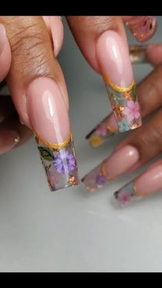 Clear Acrylic Designs, Clear Acrylic Nails Flowers, Acrylic Clear Nails With Design, Fall Encapsulated Nail Designs, May Flower Nail Designs, Encapsulated Flower Nails Acrylics, Incapcilated Nails Flowers, Milkbath Nails With Flowers, Cottage Core Nails Acrylic