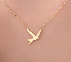 Our bird necklace is 14k solid gold. It can be your everyday necklace with it's minimalist and dainty style. You can symbolise your freedom with our necklace! If you consider this flying bird necklace as a gift, it makes happy your loved ones on their birthdays, mother's day, graduation, anniversaries, or valentine's day. Gold Bird Necklace length is 16.53 inches / 42 cm. We can add a gift note for your loved ones. It arrives in a special jewelry gift box. We respond to your questions happily. Y Bird Design Pendant Necklace As A Gift, Bird Design Pendant Necklace As Gift, Elegant Gold Necklace With Bird Design, Bird Pendant Necklace For Gift, Bird Pendant Gold, Hand Jewelry Rings, Dove Necklace, Gold Rings Fashion, Solid Gold Necklace