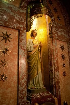 the statue of jesus is surrounded by gold stars