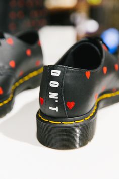 Martins Shoes, Doc Martens Shoes, Bear Trap, Alternative Shoes, Punk Shoes, Handpainted Bags, Kawaii Shoes, Fab Shoes, Heart Clothes