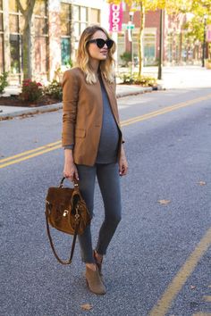 Neutrals For Life | Little Blonde Book | Bloglovin’ Outfit Con Blazer, Prego Outfits, Pregnant Outfit, Maternity Chic