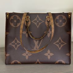 Reposhing This Item I Purchased From @Sohosmom. Loved It, But Ready To Rotate For Something New. Already Verified Authentic By Poshmark! Louis Vuitton M45320. Authentic Onthego Gm Reversible Tote, Box & Dust-Bag Included. All Photos On This Listing Are New As Of May 22, 2024. I Have Taken Such Good Care Of This Bag And It Maintains All Of Its Structural Integrity. Small Creases On Sides. See Small Grey Mark On Lighter Side Of Bag. It’s Tiny But There. Original Lv Printed Straps Now They Only Sell The Longer Straps In The Solid Black Color. Perfume Odor In Interior (Does Not Smell Bad!) Please Inquire For Any Additional Questions Or Asks! Questions? Leave A Comment Below! Louis Vuitton Onthego, Teacher Bag, Teacher Bags, Fringe Purse, Reversible Tote, Boho Purses, Beaded Bag, Monogram Tote, Pink Purse