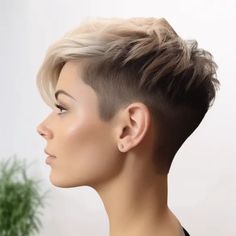 Undercut Pixie for Oval Faces Short Haircuts For Oval Faces, Beautiful Short Haircuts, Haircuts For Oval Faces, Hairstyles For Square Faces, Feminine Hairstyles, Square Face Hairstyles, Oval Face Haircuts