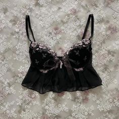 Measurements: Bust: 34B/32C Length (straps excluded): 11"; adjustable straps. Label: Small -- Best fits sizes 34B/32C. Condition: Used - Excellent * Shortened Material: Polyester, Nylon Model is 5′ 6″ and wears the size XS. (Cup size: 30A, Bust 30″, Waist 26″, Hips 37″) * Express shipping, please inform your phone number via message or note. Returns, exchanges, and refunds are not accepted. Please read measurements in each product page carefully before purchasing to ensure the item fits. If you have any questions about specific clothing please contact us at message before placing an order. Cropped Tube Top, Bustiers, Bras And Panties, Cup Size, Product Page, Tube Top, Front Open, Black Floral, Womens Clothing Tops