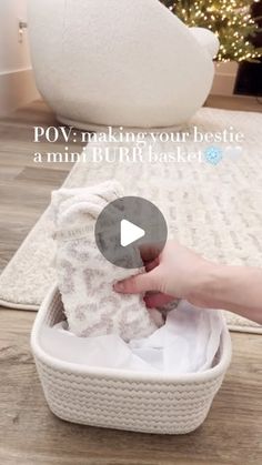 Darian | AMAZON FINDS on Instagram: "This is your sign to make your bestie a mini BURR basket this Christmas❄️🤍🫶🏻 comment “burr basket” and I will send all the details to you! 🔗  The perfect gift idea for anyone this holiday season! Great for holiday parties too!  #amazonfinds #christmasgifts #burrbasket #burrbasketideas #giftsforher #giftideas #giftguide #christmasgift #christmasgiftideas #amazonmusthaves #stanleycup #rarebeauty #summerfridays" Burr Basket, Summer Fridays, Amazon Finds, Girl Gifts, Holiday Parties, Gift Guide, Holiday Season, Christmas Gifts, Gifts For Her