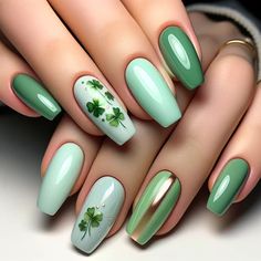 Mint Green St. Patrick's Day Nails With Gold Stripe For Spring Nails Ideas March April May - Nails With Gold Stripe, Green Nails Ideas, Saint Patrick Nail, St Patrick's Day Nails, Spring Nails Ideas, Nails With Gold, St Patricks Day Nails, Gold Color Combination, Green Polish