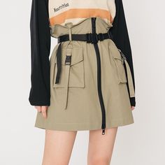 High waisted military buckle cargo skirt with belt - Army green // Brand new Size: One size Waist: 80cm Hip: 108cm Length: 45cm Please notes: All manual measurement taken lying flat, may different from 1-3cm. Model is 165cm, 80/58/82cm Please allow 15-30 days for delivery // Normally can be delivery sooner than expected, depends on the area // No returns and refunds Tags: dollskill nastygal koreanfashion jfashion vintage 60s 70s 80s 90s 00s y2k retro prettylittlething hippie aa misguided cute Look Retro, Y2k Retro, 90s 00s, 가을 패션, Vintage 60s