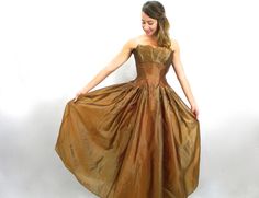 "~ 1940s brilliant coppery bronze evening gown ~ Petal scalloped bodice has boning for structure ~ Pleating at the hips creates a full skirt ~ Side metal zipper for closure ~ Material: Iridescent Organza, Taffeta Lining ~ Very nice Size: XXSmall Measurements: Model is wearing a corset with a 22\" (56 cm) waist. Bust- 29\" (74 cm) Waist- 22\" (56 cm) Hips- Free Length- 50.5\" (128.5 cm) More Incredible Vintage: glennasvintageshop.etsy.com Vintage Jewelry: glennasjewels.etsy.com Instagram @glennas Vintage Corset Dress With Boned Bodice For Formal Occasions, Formal Vintage Corset Dress With Boned Bodice, Vintage Fitted Ball Gown Evening Dress, Fitted Vintage Ball Gown Evening Dress, Vintage Floor-length Evening Dress For Vintage Events, Vintage Evening Dress With Sweetheart Neckline, Vintage Corset Dress For Evening, Vintage Corset Dress With Boned Bodice For Party, Vintage Strapless Corset Dress With Fitted Bodice