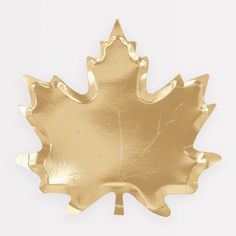 Add shimmer and shine to your Thanksgiving table with our special maple leaf plates with a gold foil finish. Friendsgiving Dinner Party, Thanksgiving Plates, Classic Plates, Beetlejuice Halloween, Dinner Party Themes, Candle Cards, Patterned Plates, Leaf Plates, Thanksgiving Table Decorations