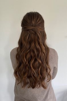 Wedding Hairstyles Simple Half Up, Half Back Wavy Hair, Simple Hairstyles For Formal Events, Simple Half Up Half Down Bridal Hair, Curled Half Up Half Down Hairstyles Simple, Simple Prom Half Up Half Down, Hairstyles For Medium Length Hair Brown Brunettes, Classy Wedding Hair Half Up