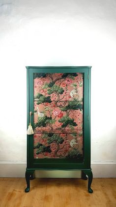 Diy Furniture Decor, Green Furniture, Diy Furniture Renovation, Furniture Renovation, Funky Furniture, Refurbished Furniture, Glass Cabinet, Furniture Restoration, Paint Furniture