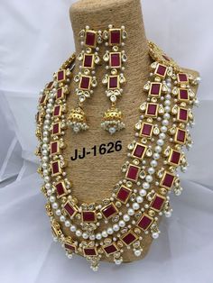 Beaded Wedding Jewelry, Antique Gold Jewelry Indian, Bridal Jewellery Design, Instagram Jewelry, Antique Jewelry Indian, Antique Gold Jewelry, Kundan Necklace, Necklace Sets, Beaded Wedding