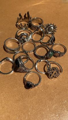 Edgy Rings Aesthetic, Gay Rings, Grunge Rings, Futurisme Retro, Grunge Jewelry, Edgy Jewelry, Indie Jewelry, Estilo Hippie, Dope Jewelry