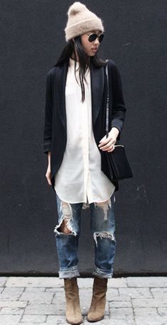 Long Black Blazer, Oversized White Shirt, Looks Jeans, White Ripped Jeans, Ripped Boyfriend Jeans, Denim On Denim, Mode Boho, Looks Street Style, Outfit Trends