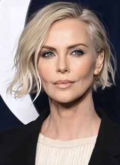 Top 30 Hairstyles for Fine Hair 2024: Chic & Effortless Trends - divagaze.com Chin Length Round Face, Charlize Theron Bob, Portia De Rossi Short Hair, Charlize Theron Short Hair, Charlize Theron Hair, Hairstyles For Fine Hair, Hair 2024