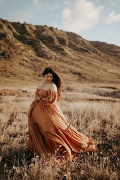 The first picture the model is wearing the meerkat brown gauze. The color of this dress is a meerkat warm brown color, cinnamon. This double gauze gown is made extra long and full for dramatic poses and has side slits up to the waist band for leg pokes. The chest and sleeves and gathered with elastic along with the waist band so one dress fits many shapes and sizes! The bottom ruffle is a raw edge for texture and the bottom is longer than the front. Gorgeous!! The length in front is approximatel Dramatic Poses, Brown Boho Dress, Orange Photography, Senior Ideas, Photography Dress, Boho Outfit, Maternity Photoshoot, Maternity Shoot, Dress Gown