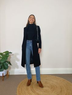 Boot Work Outfits Women, Boot Cut Jeans Outfit Fall, Slim Jeans Outfit, Bootcut Jeans Outfit, Rain Boot Outfit, Job Clothes, Outfits Petite, Jeans Outfit Winter, Womens Jeans Bootcut