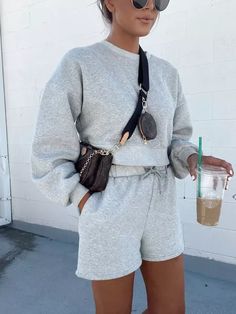 Matching Lounge Set, Quoi Porter, Yoga Photography, Van Halen, Outfit Inspo Fall, Lounge Set, Mode Inspiration, Crop Sweatshirt