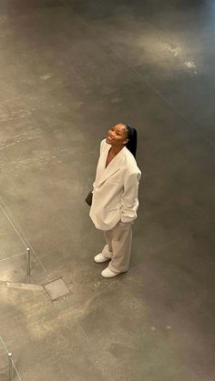 Teaira Walker Outfits, Winter Brunch Outfit Black Women, Classy Black Women Aesthetic, Fashion Content Ideas For Instagram, Teaira Walker, All White Outfits, Beautiful Photoshoot Ideas, Fall White, Glam Photoshoot