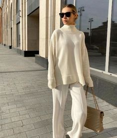 Vanilla Girl Aesthetic, Beige Outfit, Vanilla Girl, Aesthetic Outfit Ideas, Lifestyle Inspiration, Aesthetic Outfit, Elegant Outfit, Fall Winter Outfits, Luxury Outfits