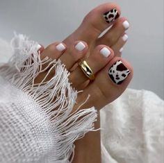 Cow Print Toe Nails, Trendy Toe Nails, Spring Toe Nails, Toe Nail Designs For Fall, Nail Designs Toenails, Trendy Pedicure, Summer Pedicure Colors, Fall Toe Nails, Pedicure Gel