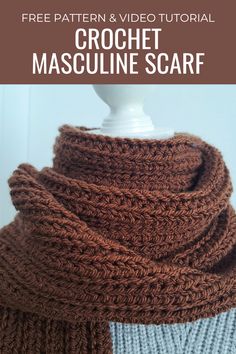 a knitted cowl with text overlay that reads free pattern and video tutor crochet mascuine scarf