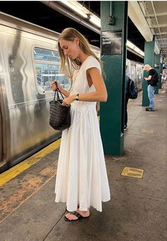 Dinner Interior Design, Italian Summer Dinner, Amalie Moosgaard, Interior Design Aesthetic, Scandi Fashion, Danish Fashion, Runway Outfits, Scandinavian Fashion, Coastal Grandma