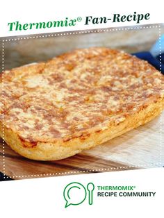 thermomiia pan - recipe is displayed on a cutting board