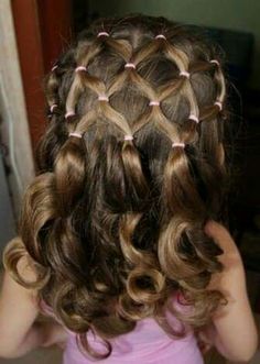 Peinado en red Girls Hairdos, Girl Hair Dos, Girls Hairstyles Braids, Girls Braids, Penteado Cabelo Curto, Toddler Hair, Hair Dos, Kids Hairstyles