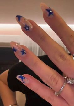 Nails For Sza Concert, What To Put In Salad Healthy, Midnight Blue Nails Aesthetic, Artist Inspired Nails, Nail Inspo Painted, Nail Inspo Coffin Design, Cute Shirt Almond Nails, Nail Design Inspo Almond, Simple Nails Design Almond