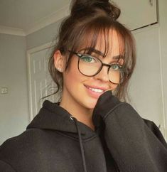 Bangs Haircut Ideas, Brown Hair Bangs, Brunette Bangs, Bangs And Glasses, Bangs Haircut, Hairstyles With Glasses, Bangs With Medium Hair, Trendy Hairstyle