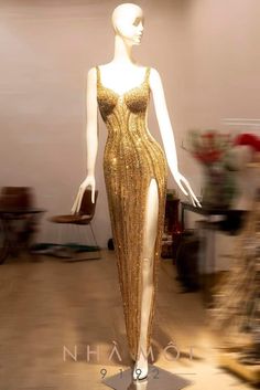 Dr Red Carpet Dresses, Beyonce Award Dresses, Fancy Dresses Red Carpet, 70s Sparkly Dress, Met Gala Dresses Aesthetic, Extravagant Dresses Evening, Formal Knit Dress, Moulin Rouge Inspired Dress, Outfit Ideas For Special Occasions