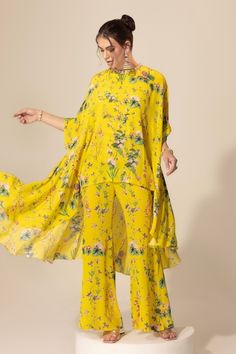 Buy Pink Banarsi Silk Handwoven Geometric Lapel Collar Long Coat With Pant For Women by Pinki Sinha Online at Aza Fashions. Floral Print Sharara, Seema Thukral, Sleeveless Kurta, Yellow Kurta, Style Pant, Drape Sleeves