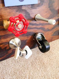 there are many different types of knobs on the wall