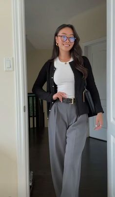 Business Casual College Student, Semi Formal Pants Outfit For Women, Legal Assistant Outfit Work Attire, Semiformal Outfit Women, Semi Formal Outfits For Women Classy, Outfit Semi Formal, Semi Formal Mujer, Buisness Casual Women Outfits Chic, Semi Formal Outfits For Women