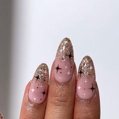 pearlie pressed | diy nail art | gel x on Instagram: "new year’s eve nails 🥂✨ - do you like this nail inspo?   💌 SHARE this nail idea to your friends 📌 FOLLOW for daily nail art and nail tutorials   new year’s eve nails, new year nails, new years 2024 nails, nail ideas for new years, nail inspo for new year’s eve, nail inspo, nail ideas, nail art, nail art inspo, nail art ideas  #nailinspo #naildesigns #nailinspiration #nailideas #nailitdaily #nailitmag #nailart #nailartdesign #nailartinspo #nailartinspiration #nailartideas #nailtrends #trendynails #nailinspire #nailartofinstagram #nailartdesigns #nailartdaily #dailynails #glitternails #glitternailart #nyenails #newyearsnails" New Year’s Eve Nail Ideas, New Year’s Eve Nails Almond, New Year’s Eve Aesthetics, Nail Ideas For New Years, New Year Eve Nails, New Years Eve Nails Ideas, New Years Nail Ideas, Nails New Year, Nails New Years