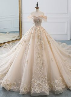 Long Train Wedding Dress For Prom Season, Tulle Evening Dress With Long Train For Wedding, Elegant Organza Wedding Dress For Quinceanera, Tulle Ball Gown Wedding Dress For Banquet, Debutante Ball Gown With Long Tulle Train, Detachable Train Ball Gown For Banquet, Elegant Tulle Quinceanera Dress For Wedding, Tulle Gown With Long Train For Debutante Ball, Organza Ball Gown With Sweep Train