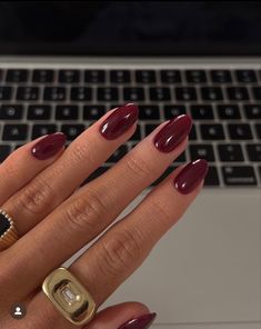 Simple Nail Designs Burgundy, Transition Fall Nail Colors, Nails Transition Summer To Fall, Good Nail Colors For Tan Skin, French Nails Creative, Short Red Fall Nails, Burgundy Biab Nails, Short Red Nails French Tip, Christmas Nails Burgundy And Gold