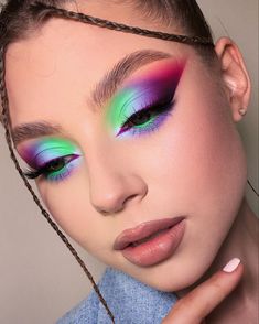 Very Easy Makeup, Makeup Demo, Rainbow Eye Makeup, Makeup Practice, Smokey Makeup, Art Eyes, Bright Eye Makeup, Danessa Myricks, Carnival Makeup